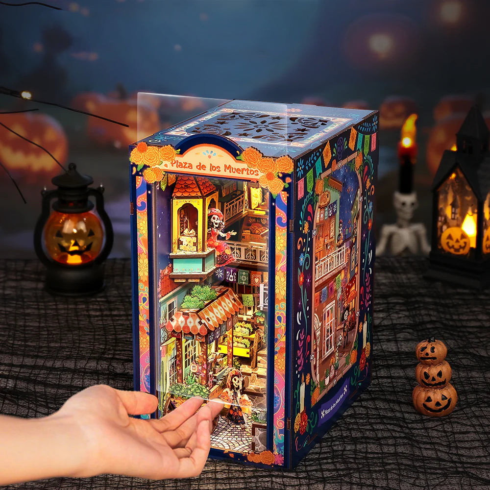 Plaza de los Muertos | Book Nook DIY