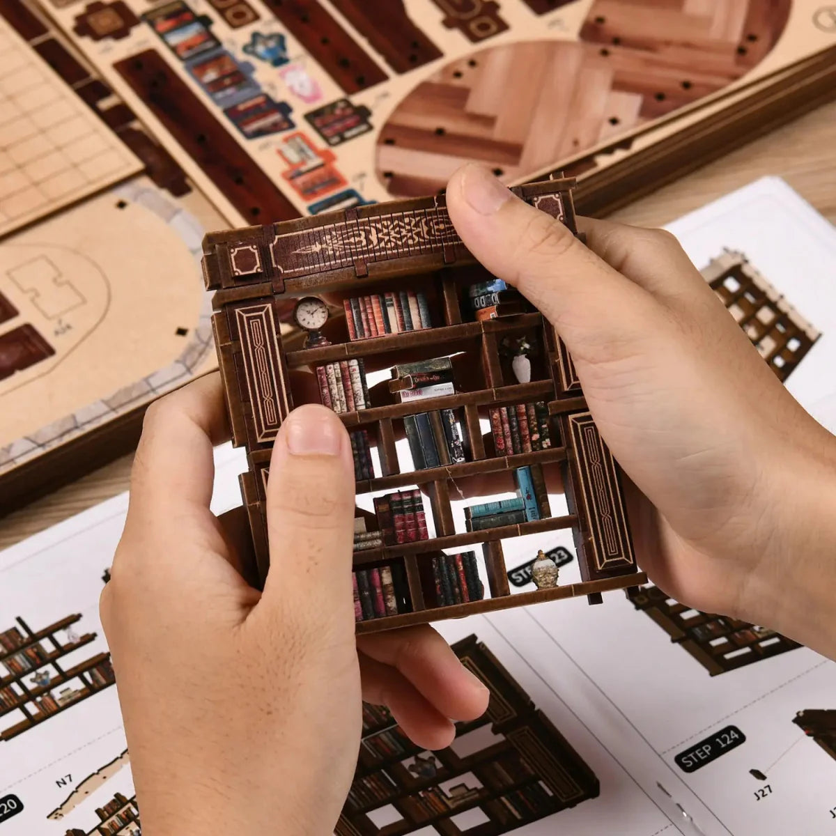 biblioteca dos sonhos casa miniatura diy - montagem imagem 2