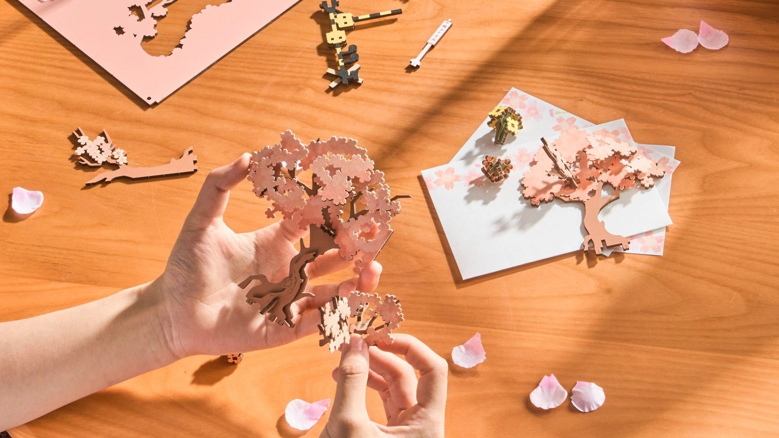 caixa musical trem das cerejeiras quebra cabeca 3d madeira diy - montagem imagem 2