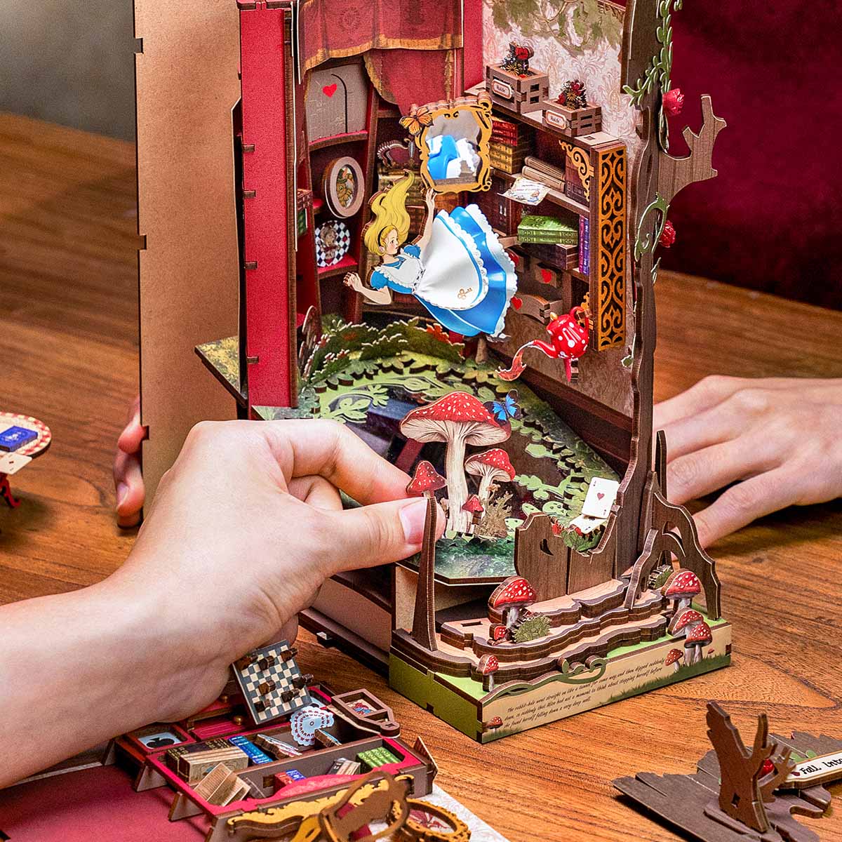 Mergulho no País das Maravilhas Book Nook DIY