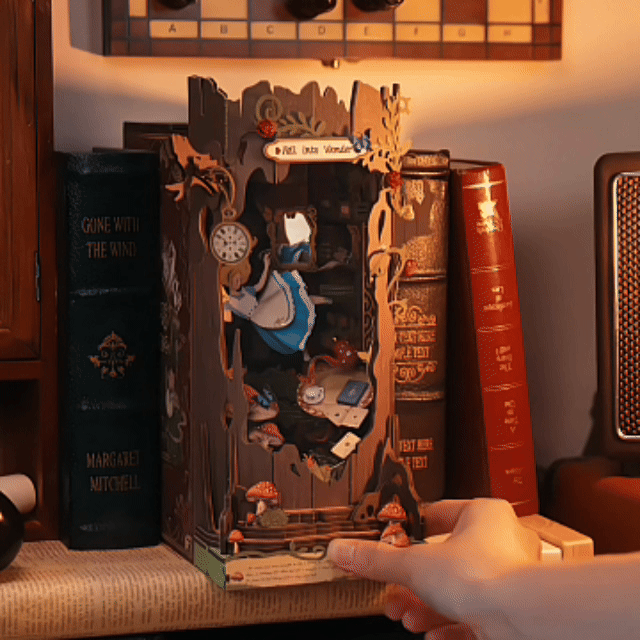 Mergulho no País das Maravilhas | Book Nook DIY