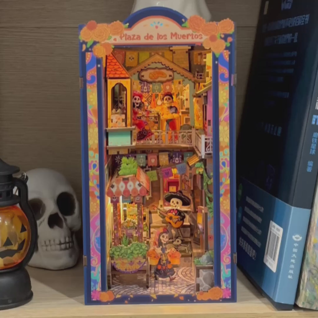 Plaza de los Muertos | Book Nook DIY