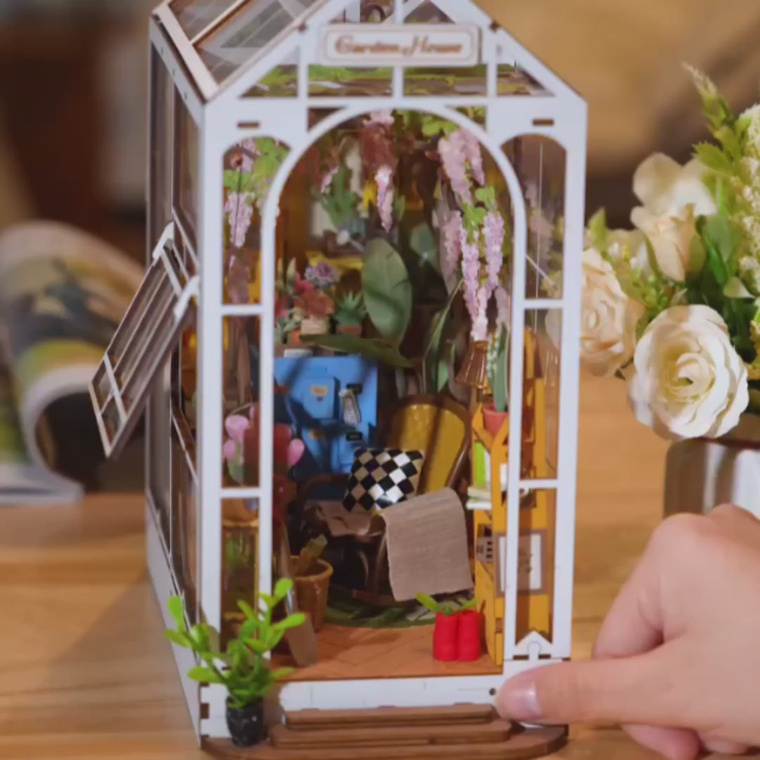 Casa de Jardim | Book Nook DIY