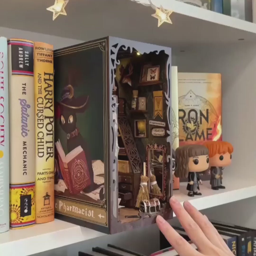 o farmaceutico magico book nook diy - porta abrivel video
